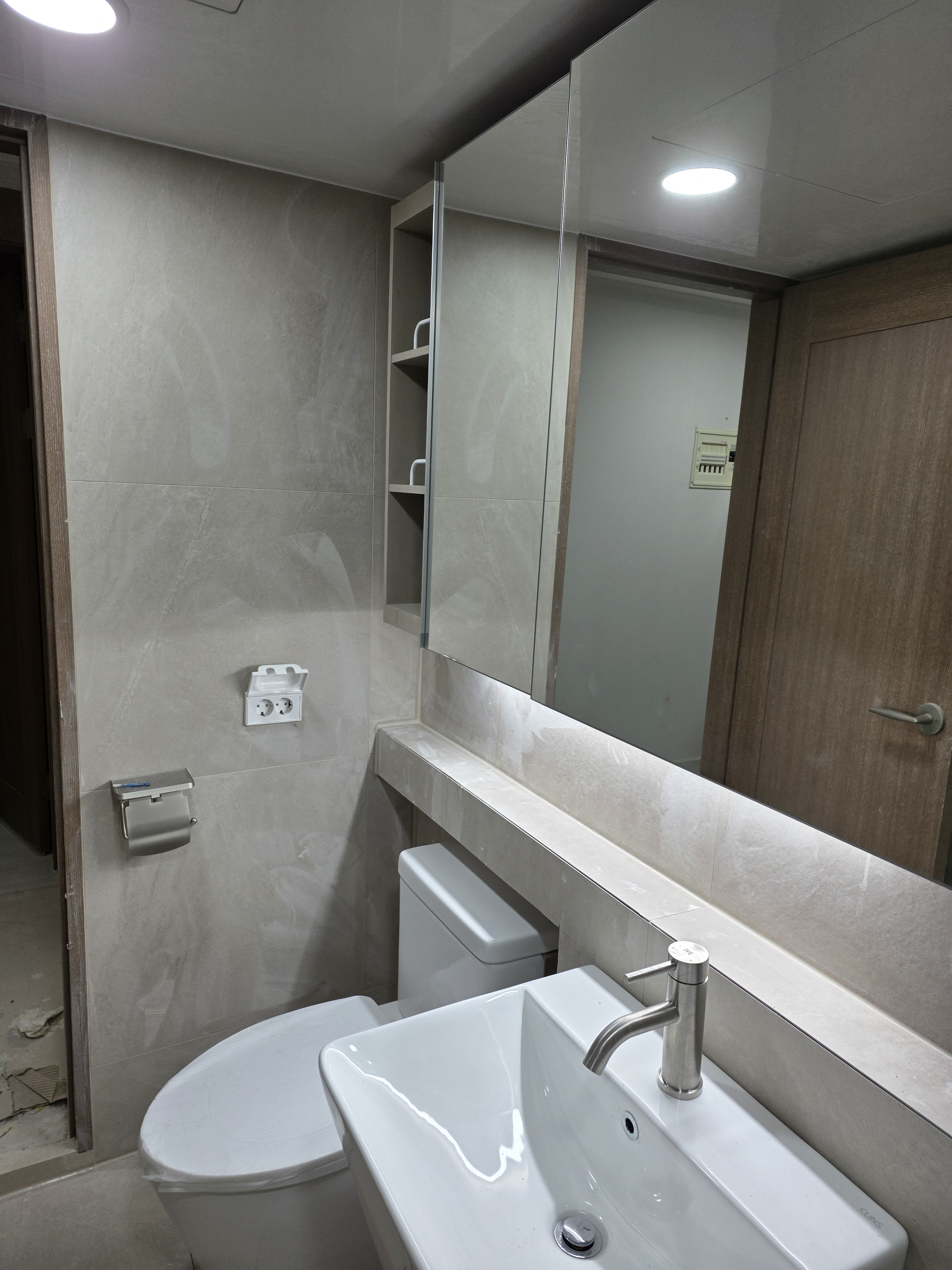 Modern Bathroom